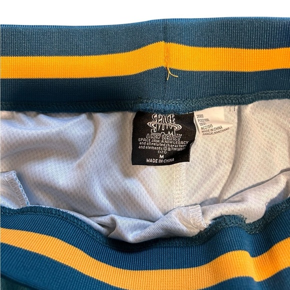 NWT Looney Tunes “Tune Squad” Space Jam Mens size M/L Jersey 2 pc basketball set - Picture 3 of 6